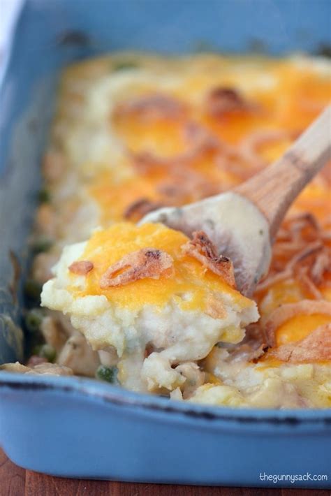 chicken-pot-pie-with-cheesy-mashed-potatoes-the image