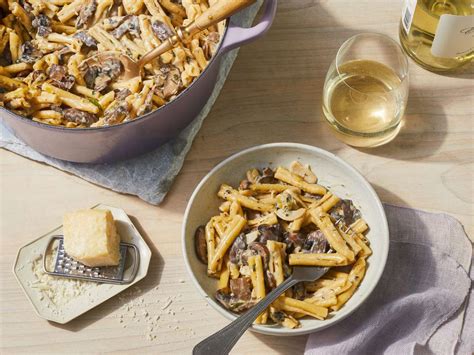 mushroom-and-leek-pasta-with-white-wine-sauce-food image