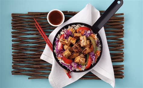 sweet-chili-tempeh-stir-fry-on-brown-rice-vittle image