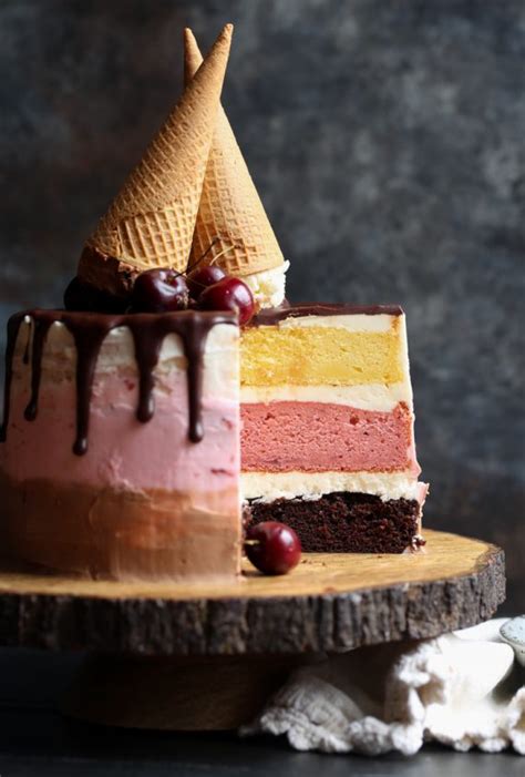 neapolitan-cake-strawberry-vanilla-chocolate-layer image