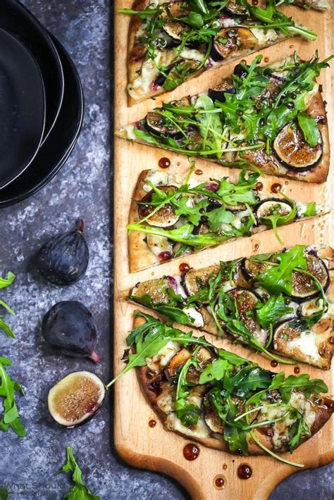 fig-blue-cheese-and-arugula-flatbread-what-should image