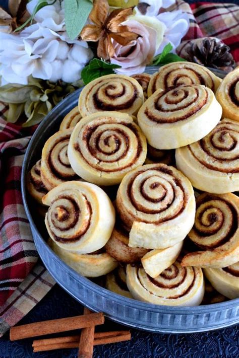 newfoundland-style-cinnamon-rolls-lord-byrons-kitchen image