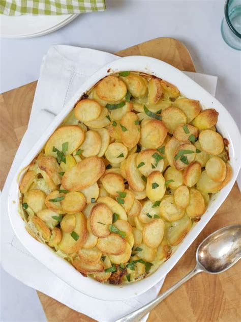 easy-fish-pie-with-crunchy-cheese-topping-taming image