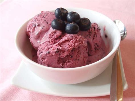 blueberry-yogurt-ice-cream-italy-magazine image