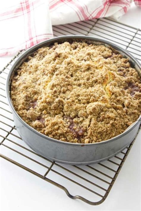 fresh-fig-cake-with-crumb-topping-savor-the-best image