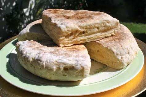 irish-or-scottish-soda-scones-white-bannocks-with image