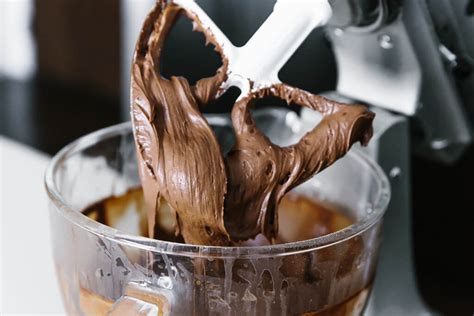vegan-chocolate-buttercream-frosting-paleo-dairy-free image