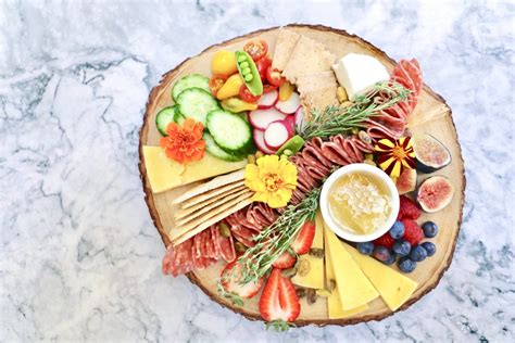 how-to-make-the-perfect-cheese-plate-for-every-season image