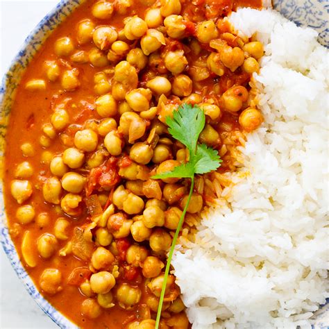 easy-creamy-tomato-chickpea-curry-simply-delicious image