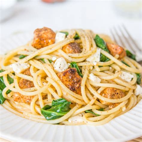 quick-easy-spicy-garlic-chicken-pasta-fuss-free image