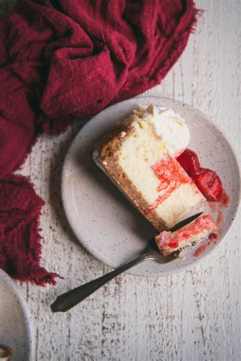 cheesecake-factory-strawberry-cheesecake-copycat image