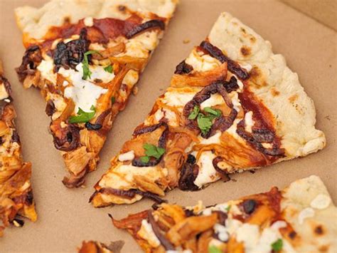 grilled-barbecue-chicken-pizza-recipe-serious-eats image