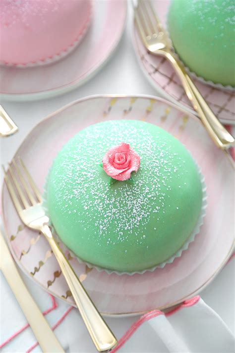 swedish-princess-cake-prinsesstrta-sprinkle-bakes image