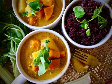thai-food-made-easy-thai-yellow-curry-vegan image