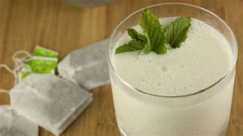 green-tea-smoothie-recipe-tablespooncom image