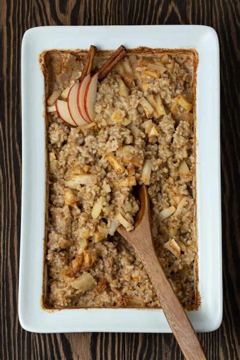 baked-steel-cut-oatmeal-with-apples-and-cinnamon image