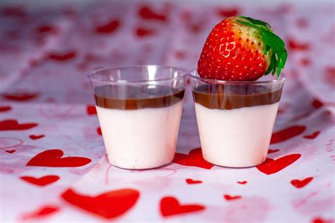 chocolate-covered-strawberry-pudding-shots image