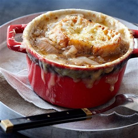 stovetop-french-onion-soup-chatelaine image