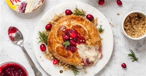 baked-prsident-brie-en-croute-with-cranberries image