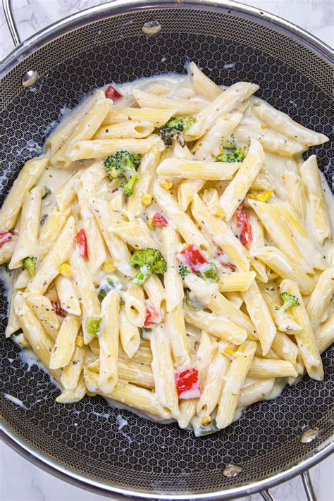 white-sauce-pasta-bchamel-sauce-pasta-spice-up image