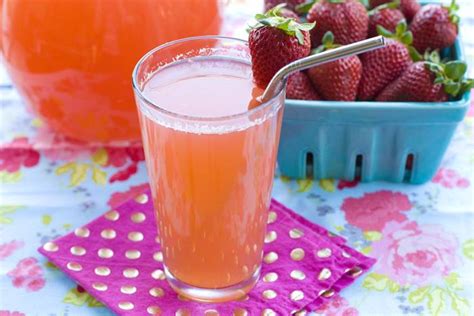 easy-strawberry-lemonade-food-folks-and-fun image