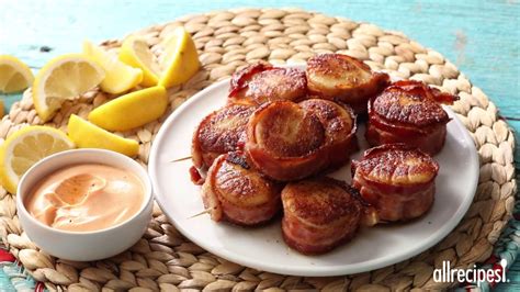 how-to-make-spicy-bacon-wrapped-scallops image
