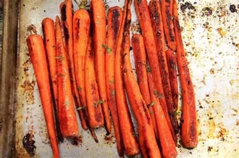 honey-roasted-carrots-with-thyme-carnaldish image