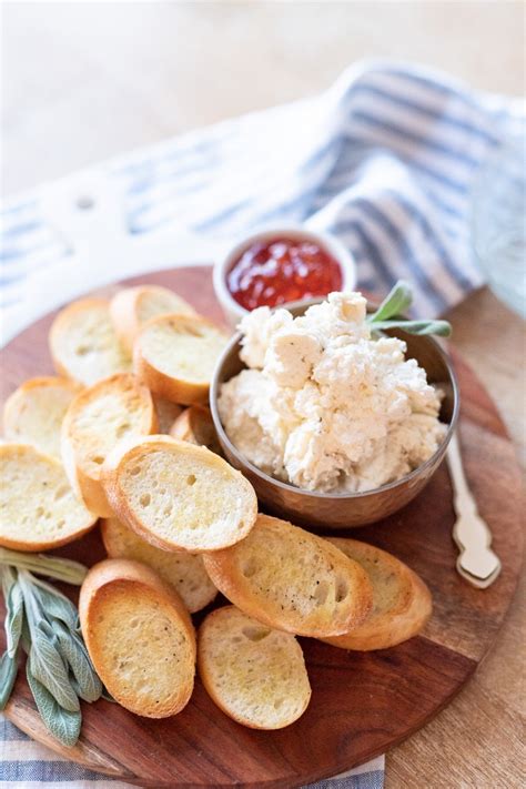 recipe-four-cheese-pt-with-crostini image