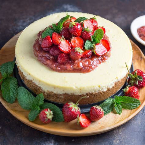 strawberry-rhubarb-cheesecake-nerds-with-knives image