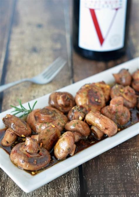 sauted-mushrooms-in-red-wine-sauce image
