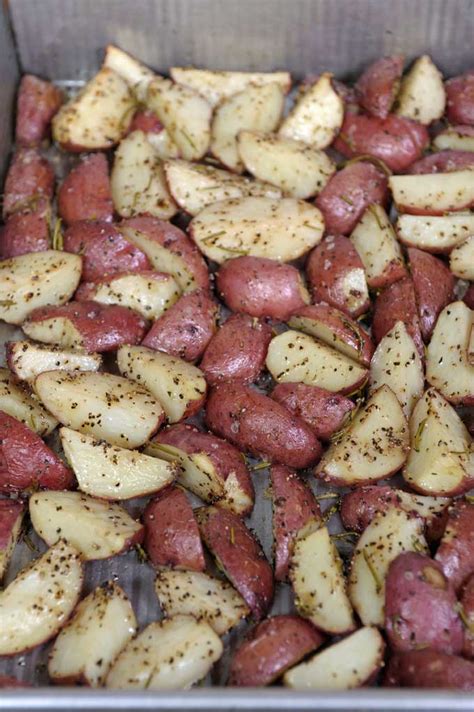 roasted-rosemary-red-potatoes-a-classic-side-dish image