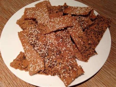 rye-crackers-nutrition-facts-eat-this-much image