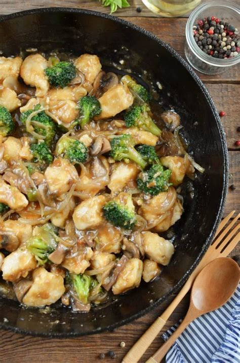 chicken-broccoli-and-mushroom-stir-fry-cookme image