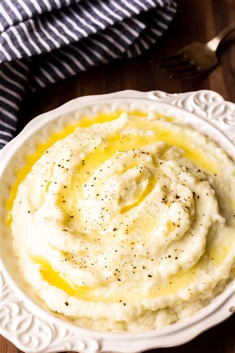 low-carb-super-creamy-mashed-cauliflower-delicious image