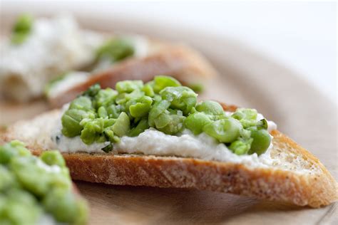 crostini-with-ricotta-and-spring-peas image