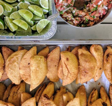 colombia-empanada-food-touring image