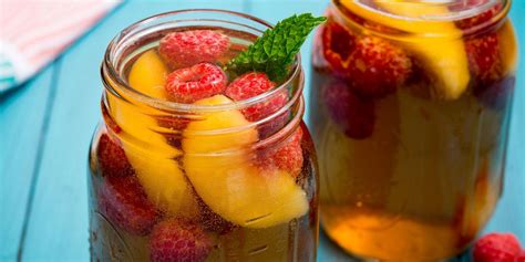 20-easy-peach-cocktails-recipes-for-alcoholic-peach image