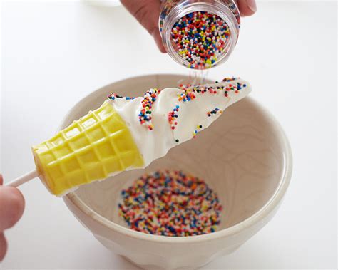how-to-make-ice-cream-cone-cake-pops image
