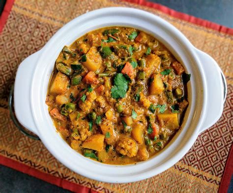 mix-veg-recipe-restaurant-style-mixed-vegetable-curry image