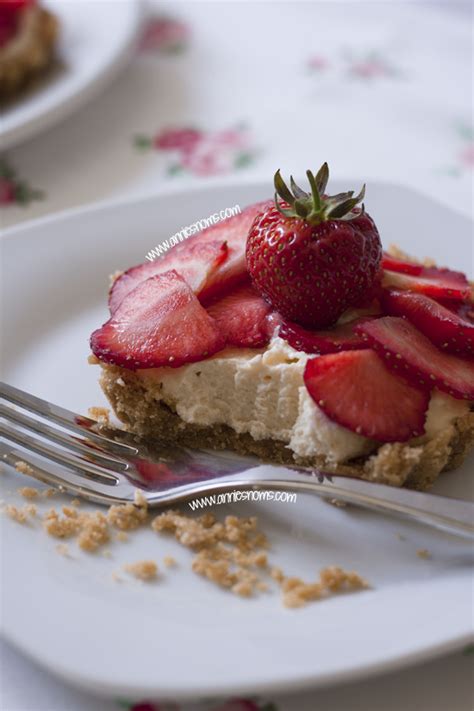 strawberry-and-white-chocolate-tartlets-annies-noms image