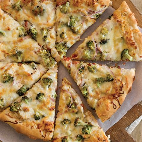 broccoli-and-chicken-pizza image
