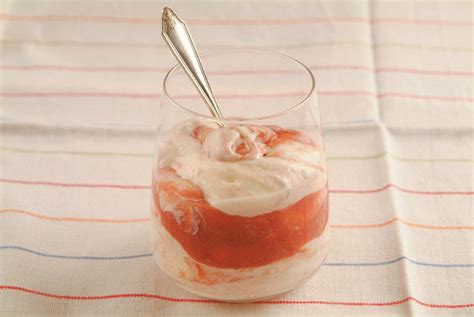 rhubarb-and-yoghurt-fool-healthy-food-guide image