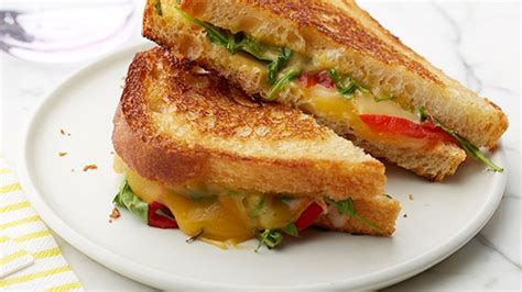 smoked-gouda-and-roasted-red-pepper-grilled-cheese image