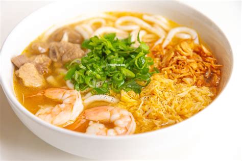 vietnamese-shrimp-crab-thick-noodle-soup-banh image