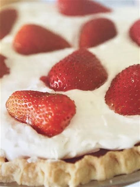 amish-strawberry-pie image
