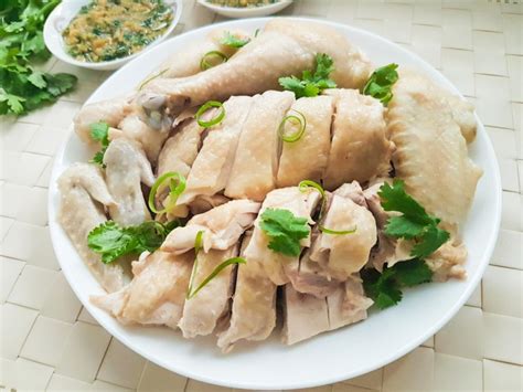 chinese-poached-chicken-white-cut-chicken-pak-cham image
