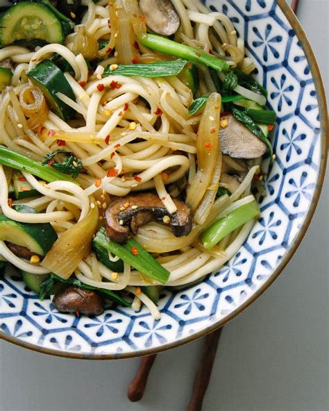 simple-udon-noodle-bowl-the-simple-veganista image