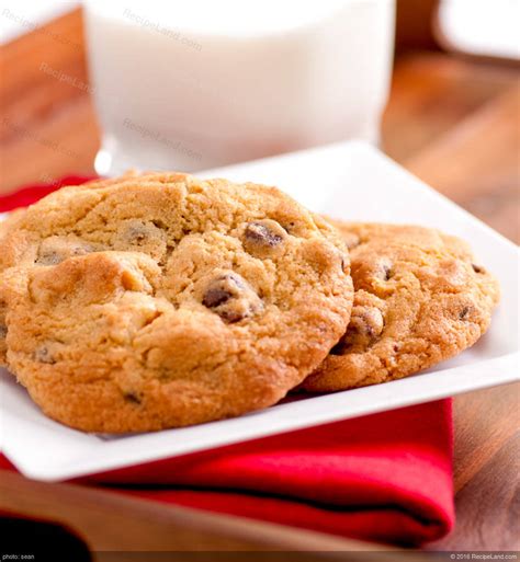 cheddar-box-chocolate-chip-cookies image