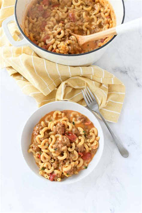 cheesy-beef-macaroni-one-pot-meal-sizzling-eats image