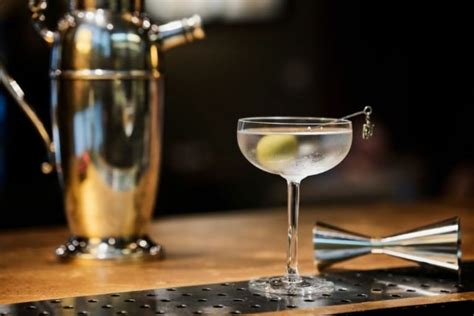 smoky-martini-cocktail-recipe-cocktail-society image
